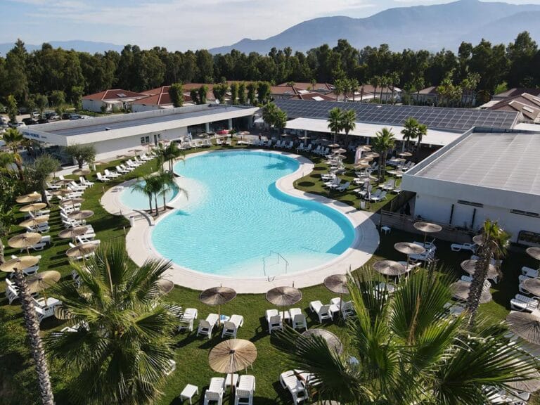 resort paestum mare famiglia piscina animazione 91 768x576